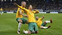 Penyerang Australia, Craig Goodwin berselebrasi usai mencetak gol ke gawang Prancis pada pertandingan grup D Piala Dunia 2022 Qatar di Stadion Al Janoub di Al Wakrah, Qatar, Rabu (23/11/2022). Kemenangan membuat Prancis memimpin Grup D Piala Dunia 2022 dengan tiga poin.  (AP Photo/Thanassis Stavrakis)