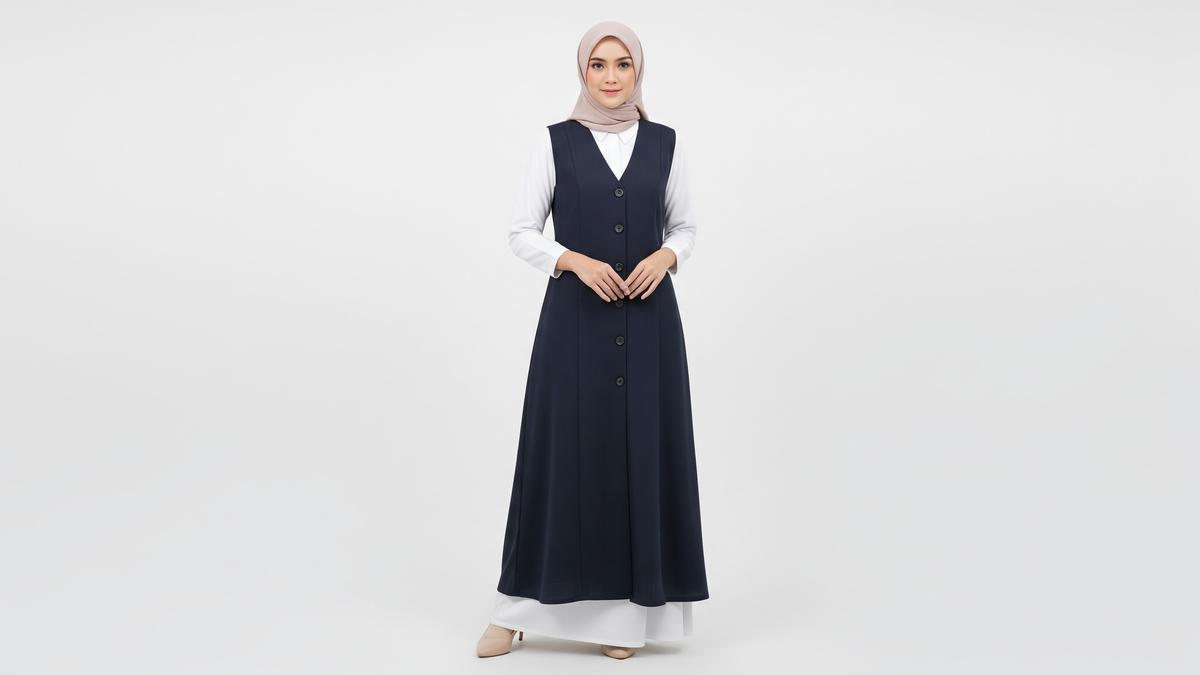 Perbandingan Gamis Rompi vs Gamis Biasa: Kelebihan, Kekurangan, dan Situasi Pemakaian Terbaik