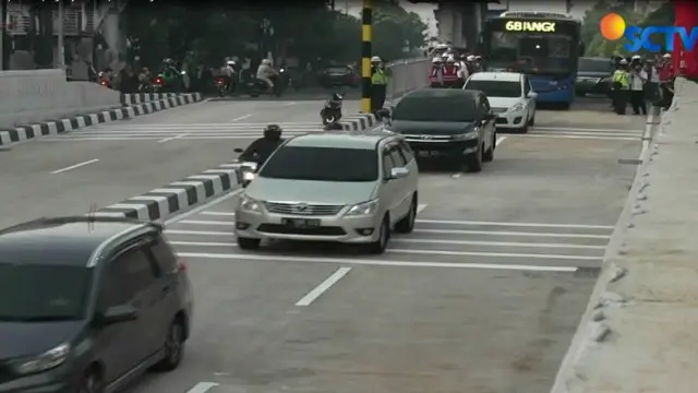 Rabu (11/4) underpass Mampang, Jakarta Timur, diuji coba. Underpass Matraman diharapkan dapat mengurangi kemacetan hingga 35 persen.