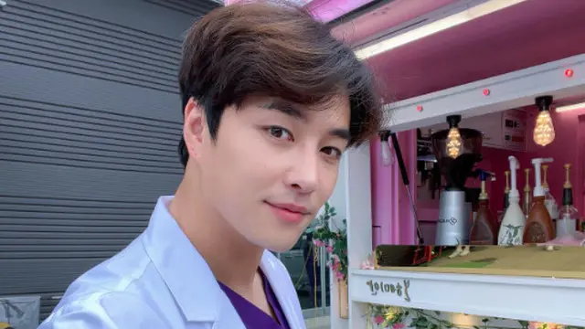 Aktor Korea Selatan, Min Woo Hyuk, Pemeran Roy Kim di Drama Korea 'Doctor Cha' Sempat Alami Gegar Otak Akibat Kekerasan Fisik   (Instagram/@min_woohyuk)