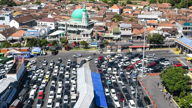 Kepadatan kendaraan di Pelabuhan Ketapang Banyuwangi (Istimewa)