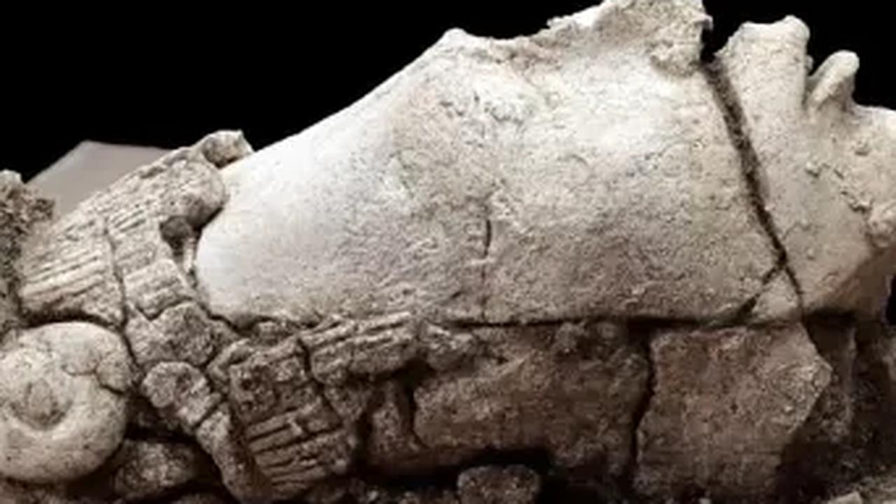 Suku Maya kemungkinan meletakkan patung kepala tersebut di atas sebuah tripot.&nbsp;