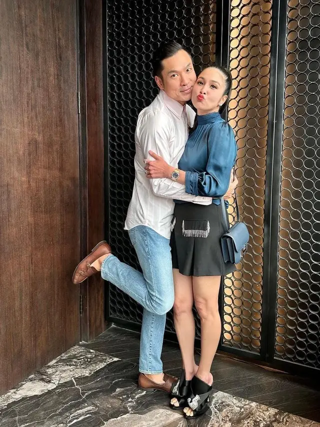 Potret mesra Sandra Dewi dan Suami