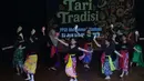 Sejumlah remaja putri mengikuti pelatihan tari tradisi di Pusat Pelatihan Seni Budaya (PPSB) Muhammad Mashabi, Jalan KH Mas Mansyur, Kebon Melati, Tanah Abang, Jakarta Pusat, Rabu (1/7/2026). Kegiatan yang berlangsung pada 23 Juni hingga 6 Juli 2026 itu menjadi wadah pengembangan keterampilan sekaligus upaya melestarikan seni budaya tradisional. Para peserta mempelajari dasar-dasar gerak tari sebagai bagian dari pembinaan seni. PPSB Muhammad Mashabi dikenal sebagai ruang kegiatan seni budaya, edukasi, dan komunitas yang dapat dimanfaatkan masyarakat untuk mengembangkan minat, bakat, serta memperkuat kecintaan generasi muda terhadap budaya Indonesia.