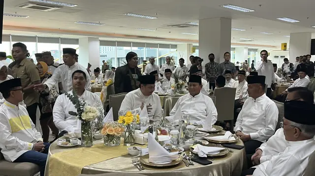 Presiden terpilih periode 2024-2029 Prabowo Subianto menghadiri acara peringatan Nuzulul Qur'an dan buka puasa bersama DPP Partai Golkar. (Liputan6.com/Winda Nelfira)