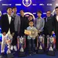 Sergio Noor (tengah belakang) dan Silvano Christian (kanan) bersama para pemenang IMI Awards (istimewa)