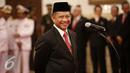Irjen Tito Karnavian tersenyum pada awak media sebelum dilantik oleh Presiden Jokowi di Istana Negara, Jakarta, Rabu (16/3). Tito Karnavian dilantik menjadi Kepala BNPT dari jabatan sebelumnya Kapolda Metro Jaya. (Liputan6.com/Faizal Fanani)