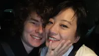 Leony Eks Trio Kwek Kwek Resmi Dilamar Kekasih Bule