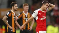4. Akhirnya Granit Xhaka berhasil mencetak gol pertamanya untuk Arsenal. Gelandang yang baru didatangkan dari M'Gladbach itu membobol gawang Hull pada masa injury time. (Reuters/Lee Smith)