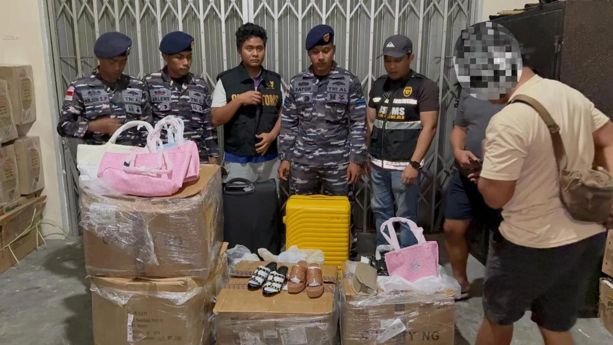 Selamatkan Kerugian Negara, TNI AL Gagalkan Penyelundupan Barang Branded dari Malaysia