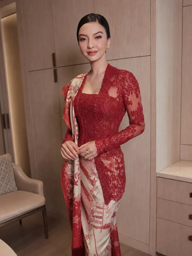 Parade Kebaya Modern Klasik di HUT ke-81, Ada Nagita Slavina hingga Luna Maya