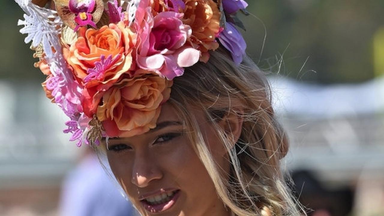 Kehebohan para gadis 'Racegoers' cantik di arena pacuan kuda