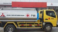 PT Krama Yudha Tiga Berlian Motors (KTB) menyerahkan 5 unit kendaraan Fuso Colt Diesel kepada Palang Merah Indonesia. (KTB)