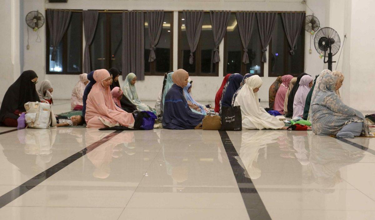 “Muhammadiyah nanti (malam) sudah mulai salat tarawih,” <br>