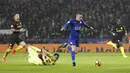 Proses terjadinya gol striker Leicester, Jmaie Vardy, ke gawang Manchester City. Gol kemenangan Leicester dicetak oleh Vardy sebanyak tiga gol dan sebuh gol dari Andy King. (Reuters/Darren Staples)