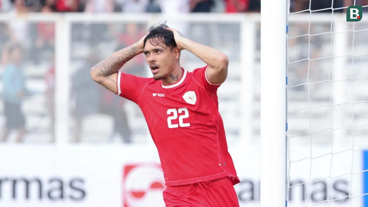 Bek Timnas Indonesia, Shayne Pattynama, sewaktu melawan Timnas Tanzania.
