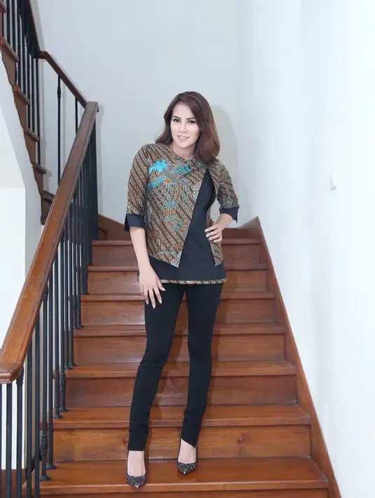 "Jadi kita harus bisa menjaga kita tetap paling tidak ya mungkin masih bisa lama di dunia entertaintment," lanjutnya lagi. (instagram/ollaramlanaufar)