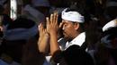Upacara dilangsungkan hanya sampai pukul 12.00 alias tajeg surya. Pasalnya, setelah itu para Dewata semuanya kembali ke Suralaya. (AP Photo/Firdia Lisnawati)