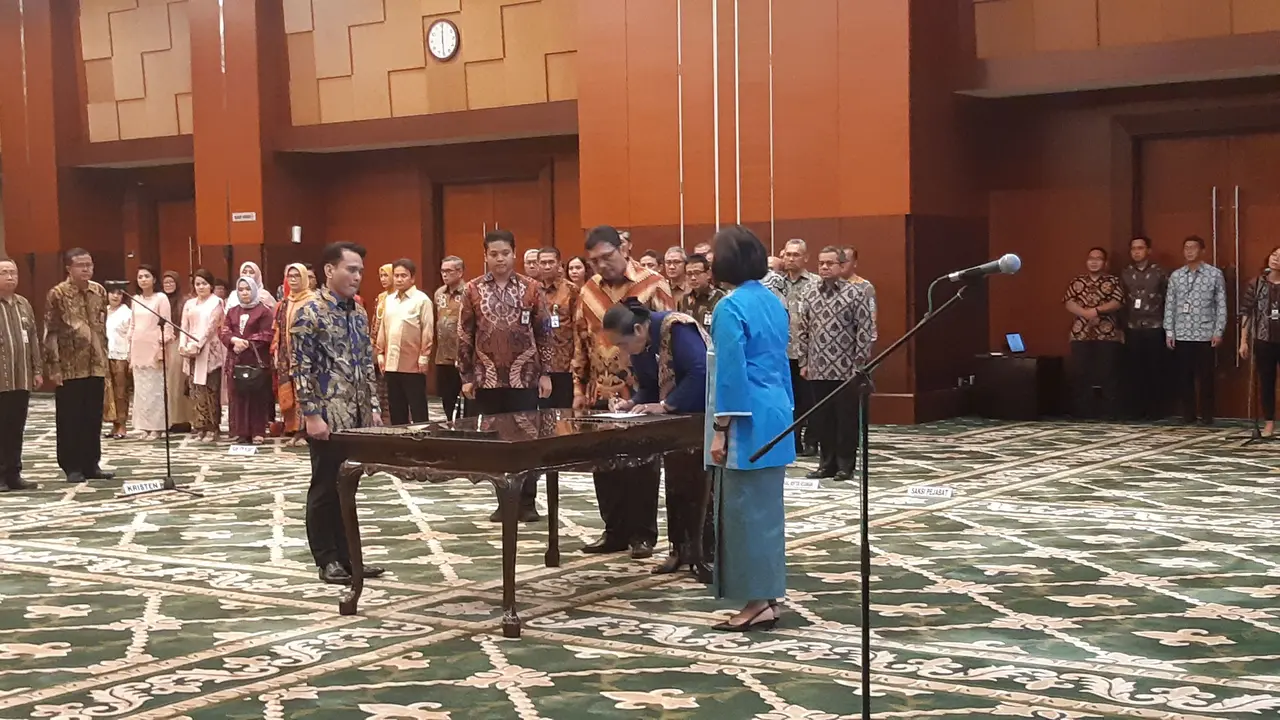 Menteri Keuangan, Sri Mulyani Indrawati melantik tiga staf ahli di lingkungan Direktorat Jenderal Pajak (Ditjen Pajak) Kementerian Keuangan.