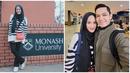 Ini adalah potret Alyssa Soebandono berfoto di depan tulisan Monash Univeristy. Awet muda, Alyssa masih terlihat seperti mahasiswa. Selain pernah berkuliah di Australia, Alyssa sempat kuliah selama 6 bulan di Inggris tahun 2011. Bintang sinetron Inikah Rasanya ini harus menjalani program 6 bulan di Sussex University, Brighton. Sempat mendaftar Exchange Program yang diadakan oleh Monash University dan menjadi salah satu ambassador dari universitas di Australia tersebut untuk belajar di UK. (Liputan6.com/IG/@ichasoebandono)