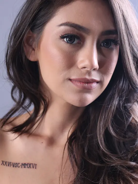 Meski hubungan dengan putrinya tidak harmonis, sebagai seorang ibu jelas kecewa saat anak yang dilahirkan menikah tidak meminta izin. (Febio Hernanto/Bintang.com)