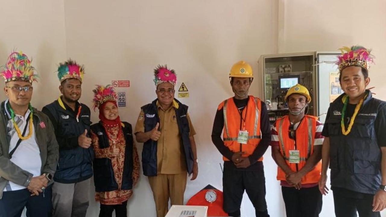 Pelindo Hadirkan Listrik Bersih di Kampung Ausem Papua, Dorong Ekonomi Biru dan Kurangi Emisi Gas Rumah Kaca