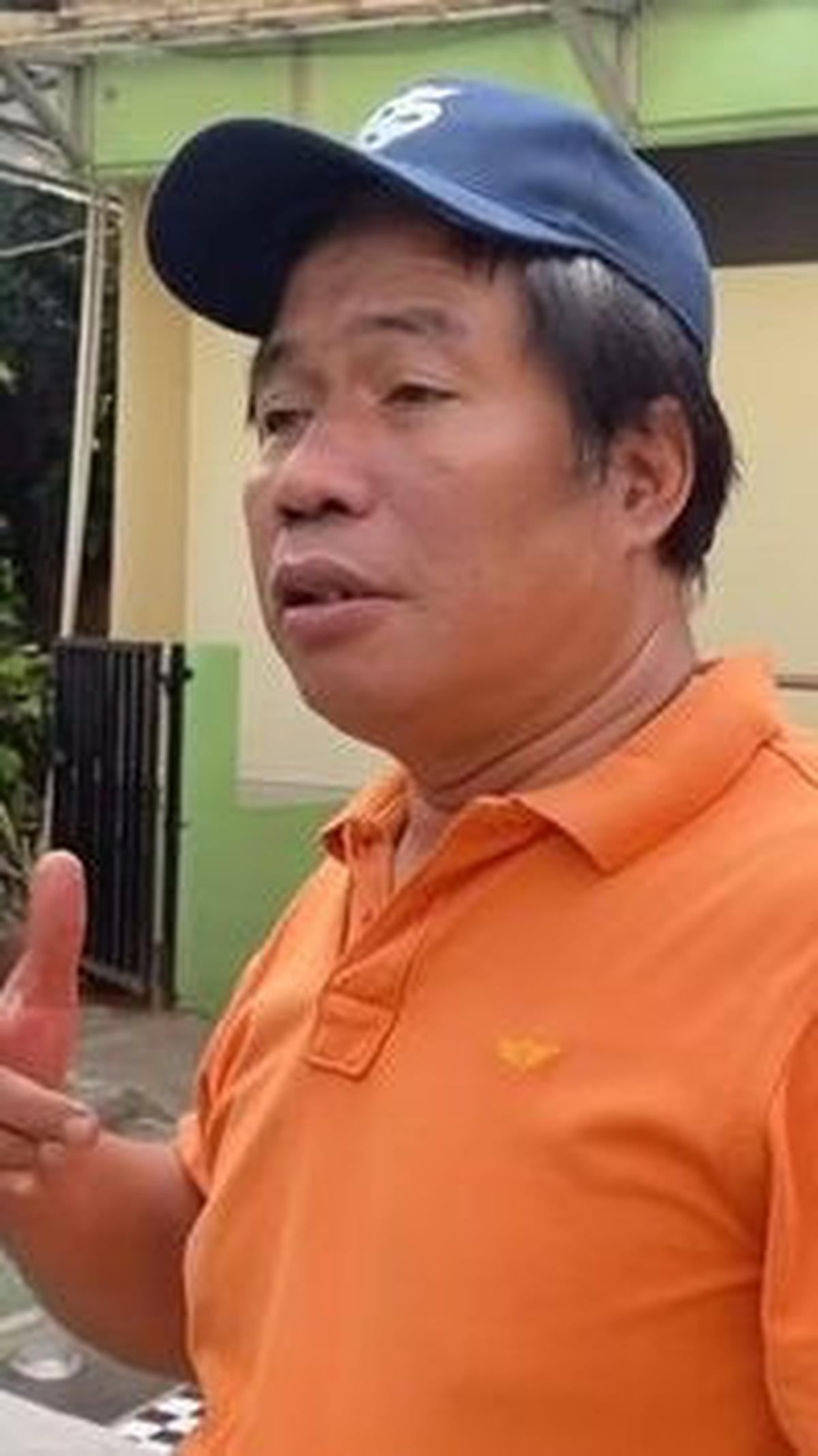 Jika Abdel memilih bangunan yang tinggi, Temon justru memilih rumah satu lantai, tetapi dengan tanah yang luas yang bisa dimanfaatkannya.