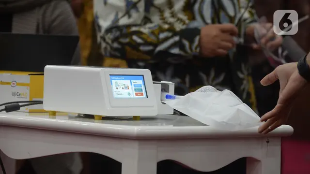 Mentristek dan Menko PMK Terima Alat Deteksi Corona Genose C-19 Buatan UGM