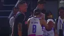 Gading Marten dan Gisella Anastasia alias Gisel tampil di sesi bola basket event Media Clash pada Oktober 2022. (Foto: YouTube/Kuy Entertainment)