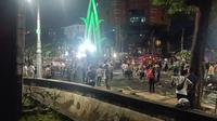 Aparat keamanan memukul mundur masa aksi yang sebelumnya konsentrasi di bundaran air mancur jalan Pahlawan Semarang. (Foto: Liputan6.com/ Felek Wahyu).