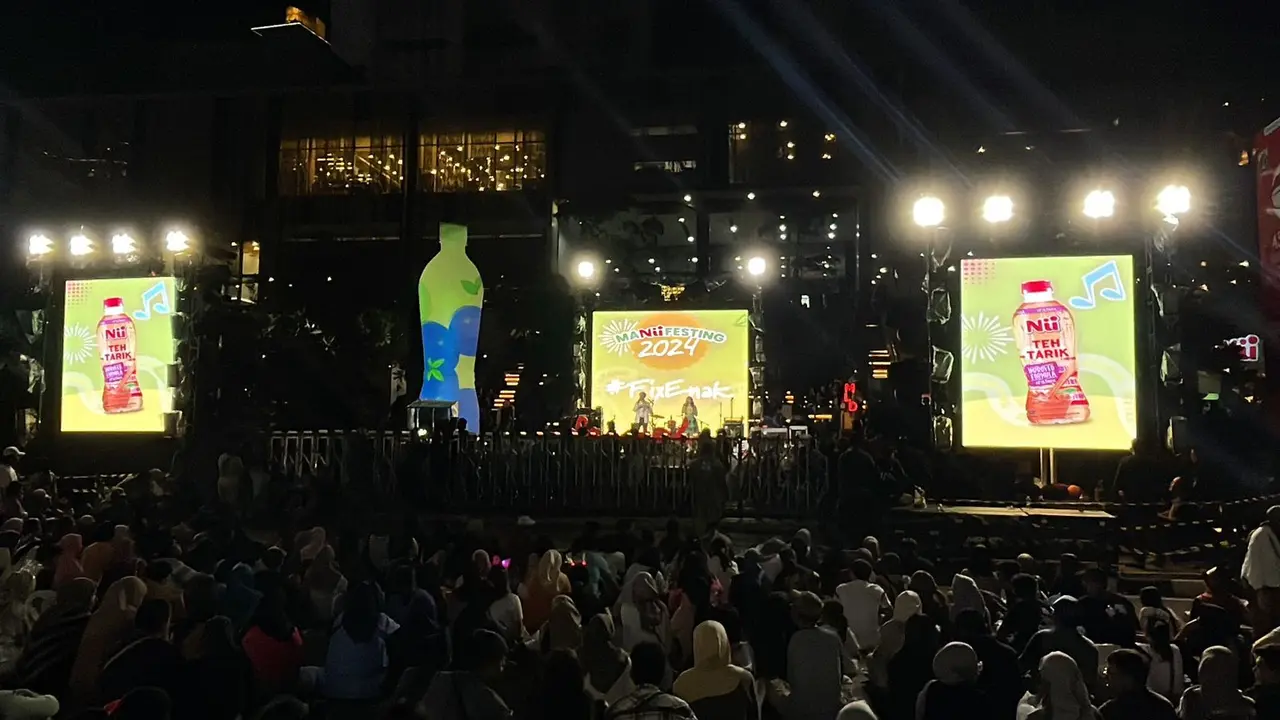 Dorong Anak Muda Membuat Resolusi, Nu Tea Gelar Giant Bottle Video Mapping