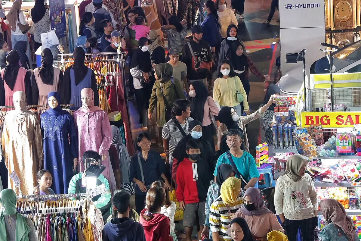 Jelang lebaran pasar tanah abang diserbu warga