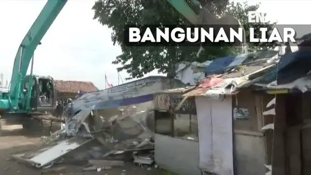 Pemkot Bandung menertibkan bangunan liar yang ada di kawasan Jalan karawang, sekitar 50 KK menghuni bangunan liar tersebut