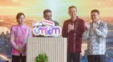 (dari kiri) Ketua Dewan Komisioner Otoritas Jasa Keuangan (OJK Friderica Widyasari Dewi, Menteri UMKM Maman Abdurrahman,  Presiden Direktur BCA Gregory Hendra Lembong dan Wakil Presdir BCA John Kosasih saat membuka kegiatan BCA UMKM Fest 2026 di Indonesia Arena, Senayan, Jakarta, Jumat, 21 Agustus 2026. (KLY/ Arie Basuki)