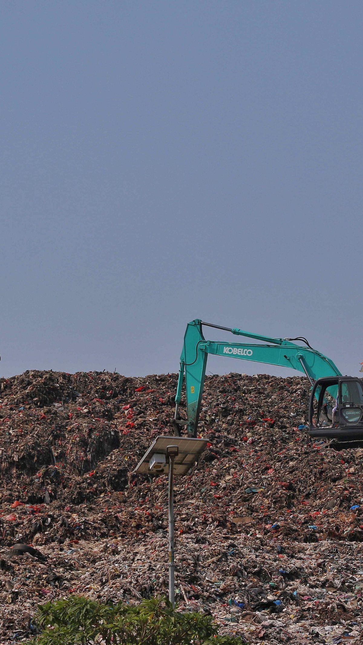 Sepanjang musim kemarau, potensi kebakaran TPA akan terus membayangi.<br>