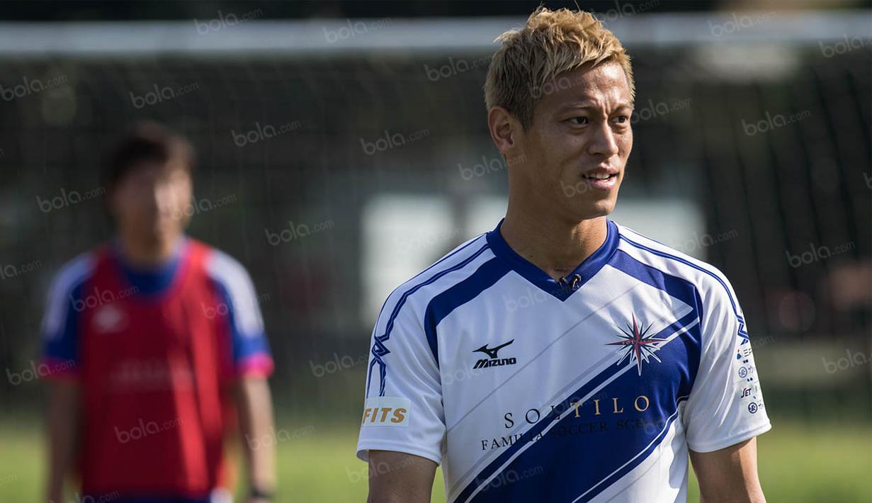 Pelatihan ini dilakukan untuk memberikan inspirasi kepada anak-anak Asia agar bisa mengikuti jejak Keisuka Honda yang menjadi pesepak bola di klub besar Eropa. (Bola.com/Vitalis Yogi Trisna)