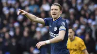 Pemain Chelsea, Conor Gallagher, saat melawan Wolverhampton Wanderers pada laga pekan ke-18 Liga Inggris di Stadion Molineux, Minggu (24/12/2023). (AP Photo/Rui Vieira)