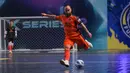 Pemain Nova Titans, Ricardinho berusaha menembak bola ke gawang Grim Reapper dalam laga final Futsal X Series 2 di GOR UNJ, Rawamangun, Jakarta, Minggu (18/01/2026). (Bola.com/Bagaskara Lazuardi)
