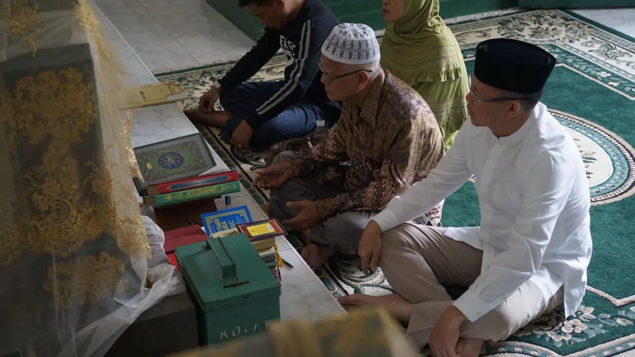 Cagub Sumsel Kunjungi Makam Raja Sriwijaya Jelang Pilkada