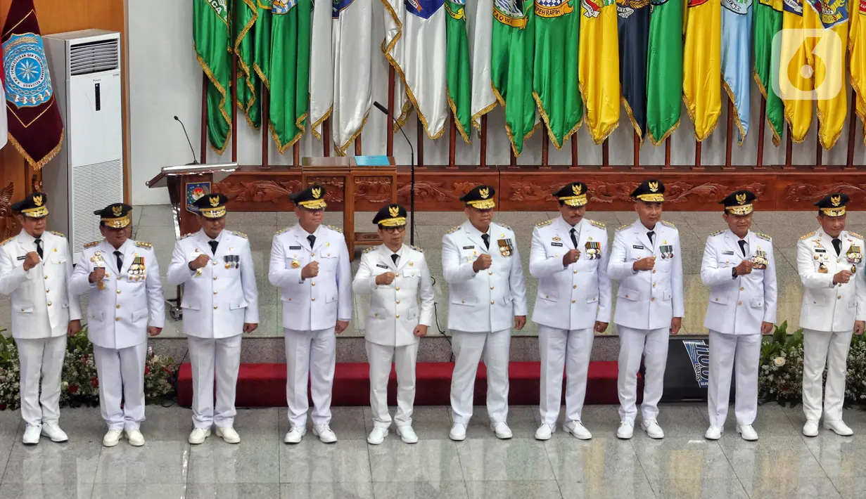 Kemudian Pj Gubernur Papua Ridwan Rumasukun, Pj Gubernur NTT Ayodhia Kalake, Pj Gubernur Kalimantan Barat Harrison Azroi, Pj Gubernur Sulawesi Tenggara Andap Budhi, Pj Gubernur Sulawesi Selatan Bahtiar Baharuddin. (Liputan6.com/Angga Yuniar)