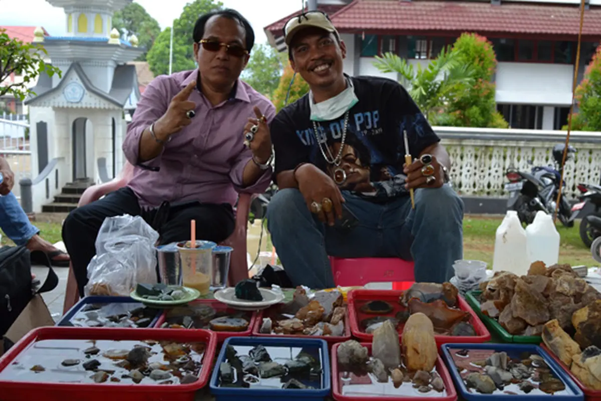 Bahan Mentah Batu Akik Dominasi Pameran Batu Akik Bengkulu