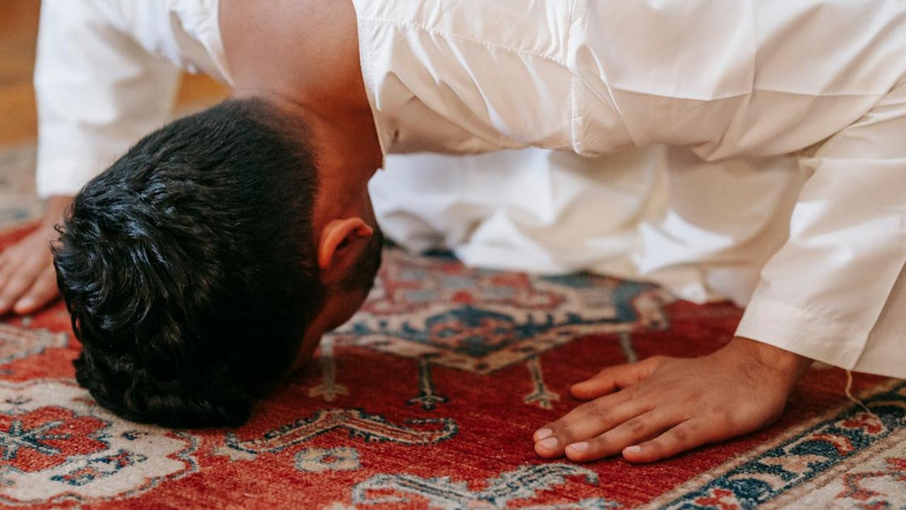 Cara Membayar Hutang Shalat Lima Waktu yang Sengaja Ditinggalkan