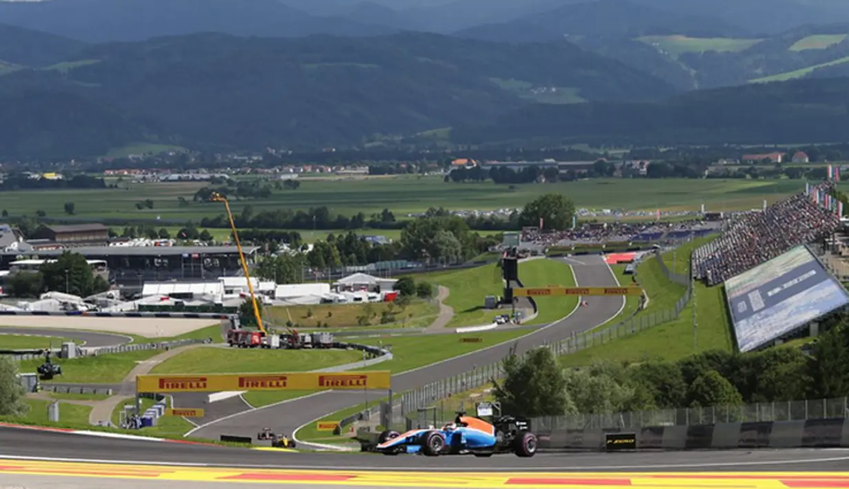 rekan satu tim Rio Haryanto, Pascal Wehrlein, akan start dari posisi ke-12 Pebalap Manor Racing asal Indonesia, Rio Haryanto, akan start dari posisi ke-19 pada F1 GP Austria, Minggu (3/7/2016). (Bola.com/Twitter/Manorracing)