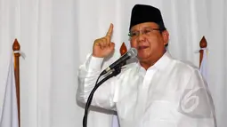 Ketum Partai Gerindra Prabowo Subianto saat berpidato dengan penuh semangat di acara pelantikan pengurus pusat Partai Gerindra di kantor DPP Partai Gerindra, Jakarta, Rabu (8/4/2015). (Liputan6.com/Yoppy Renato)