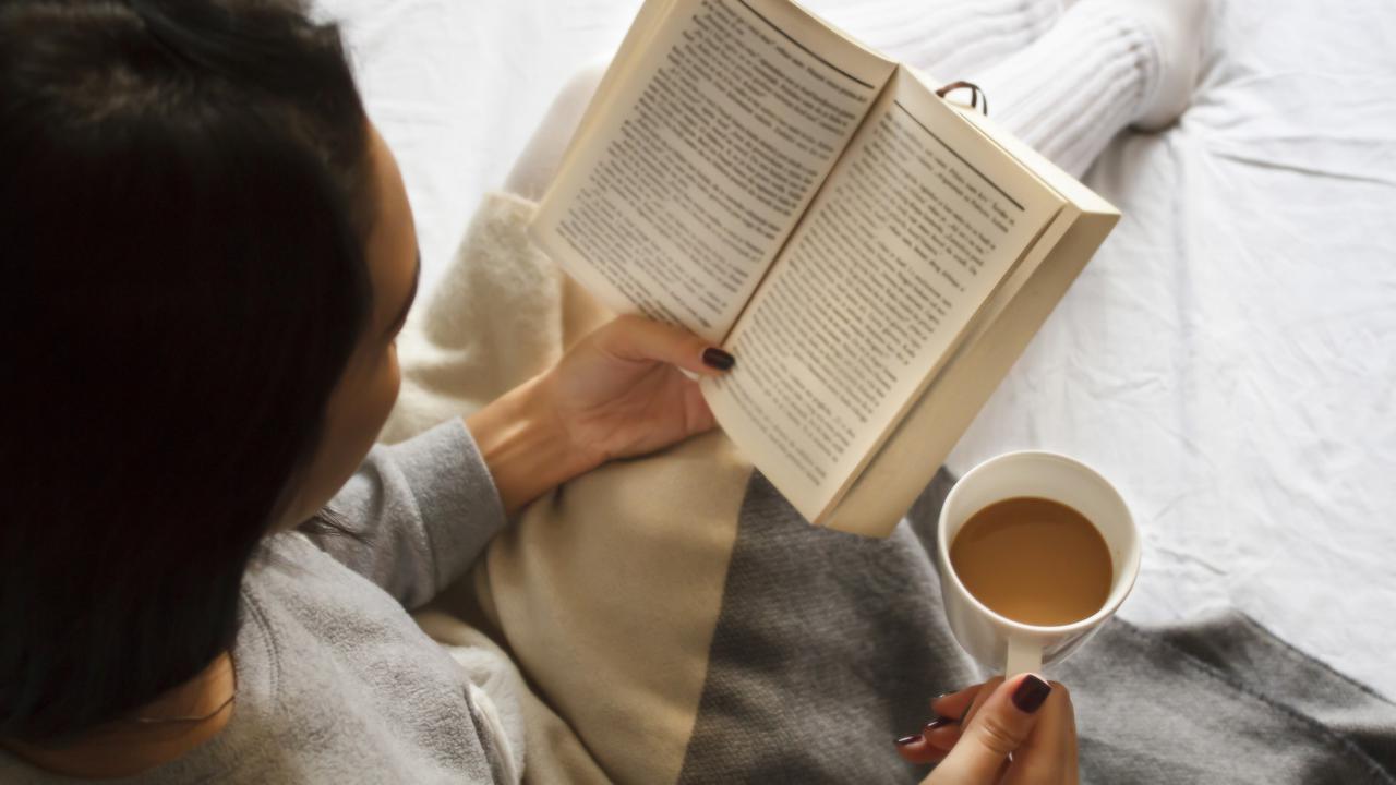 ilustrasi membaca buku