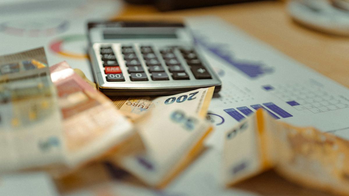 Saudara Kaya tapi Terlilit Utang, Apakah Boleh Menerima Zakat?