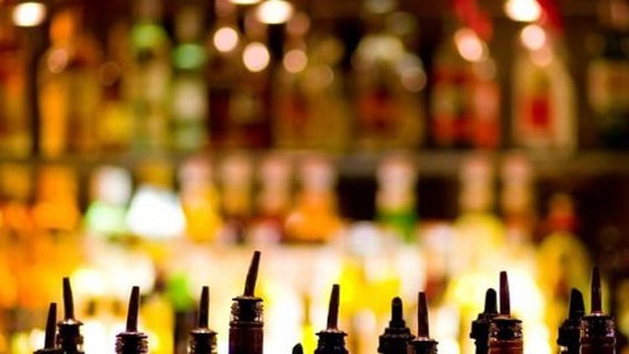 Pasar akik sepi, Sumardi nekat jualan miras