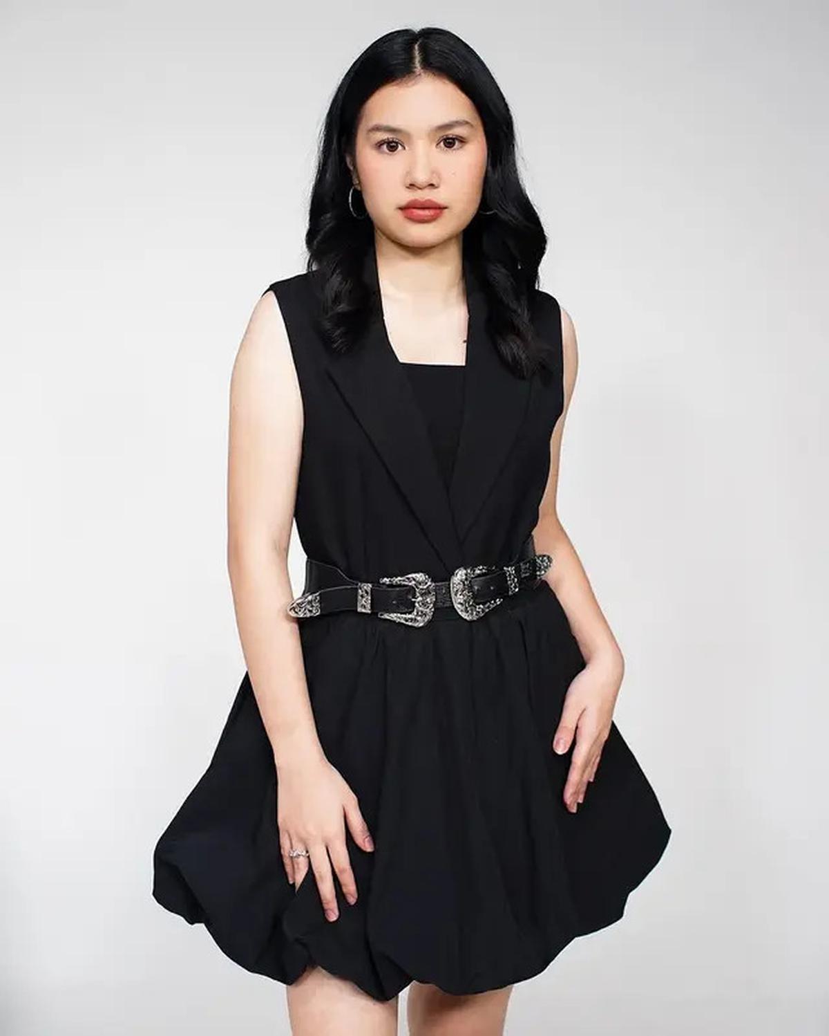 6 Pesona Memikat Vanessa Zee, Kontestan Ajang Pencarian Bakat yang Tampil Feminin dengan Rok Mini