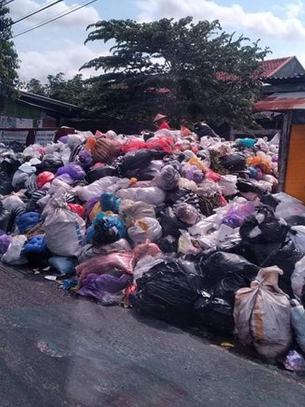 6 Potret Jalanan Jogja Penuh dengan Sampah, Bikin Risih Masyarakat (sumber: Twitter.com/upil_jaran67)