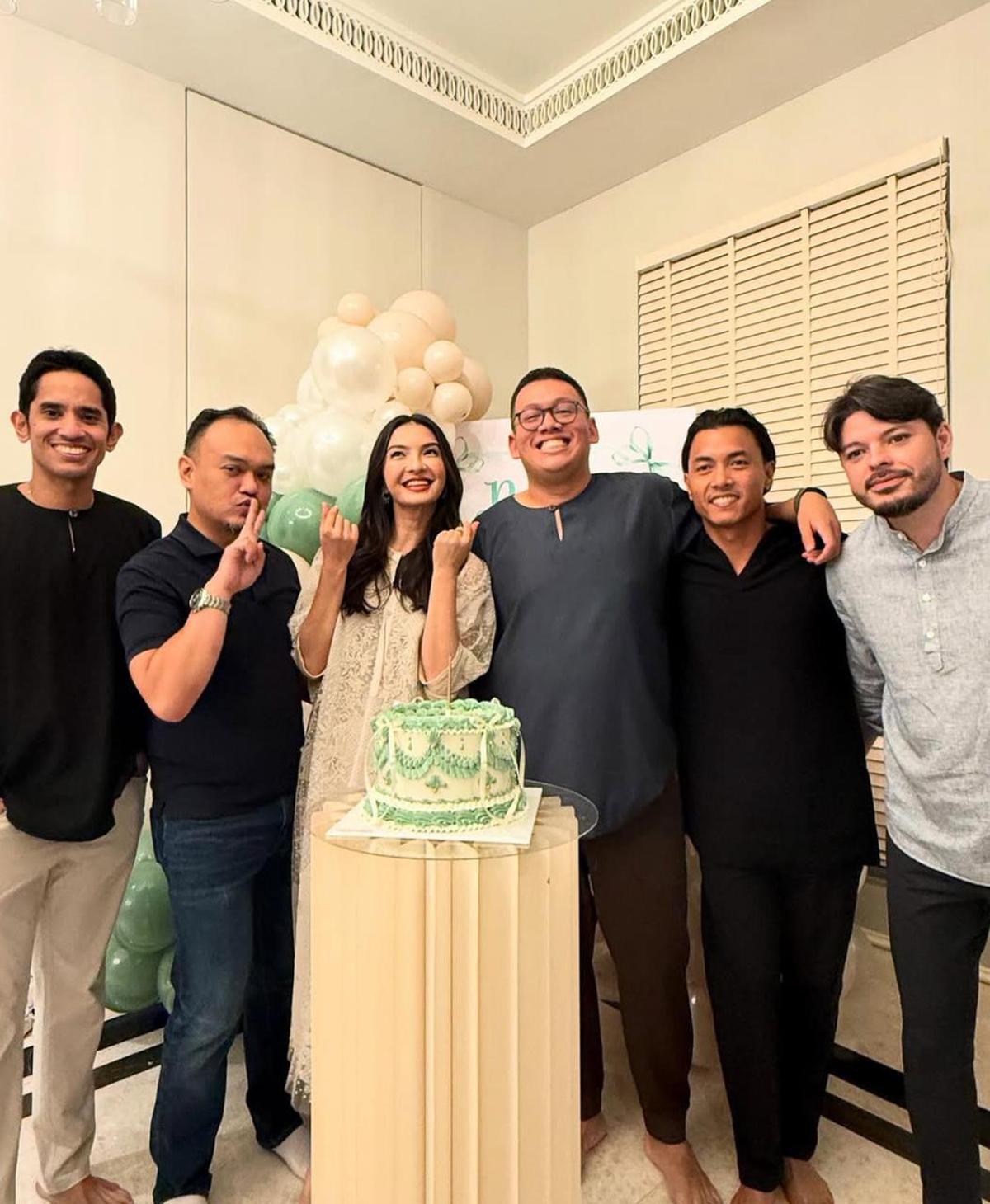 7 Potret Raline Shah Rayakan Ulang Tahun ke-40 di Malaysia dengan Nuansa Buka Puasa, Ini Momen Harunya